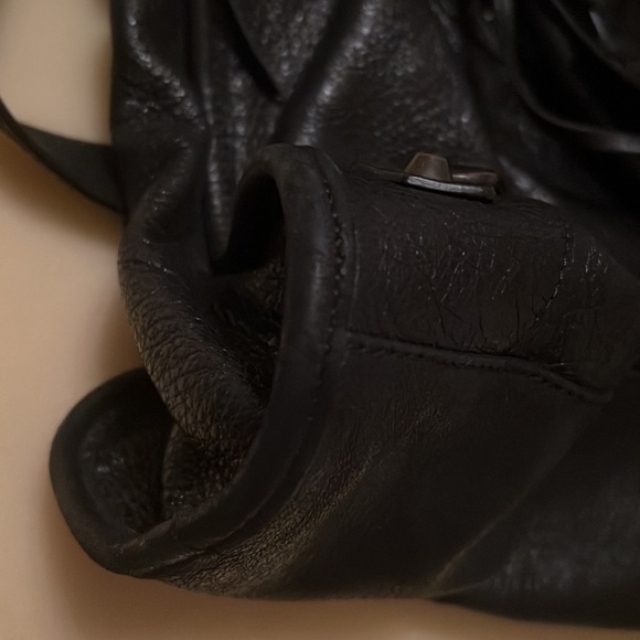 Balenciaga Classic Leather City Bag - Picture 10 of 17